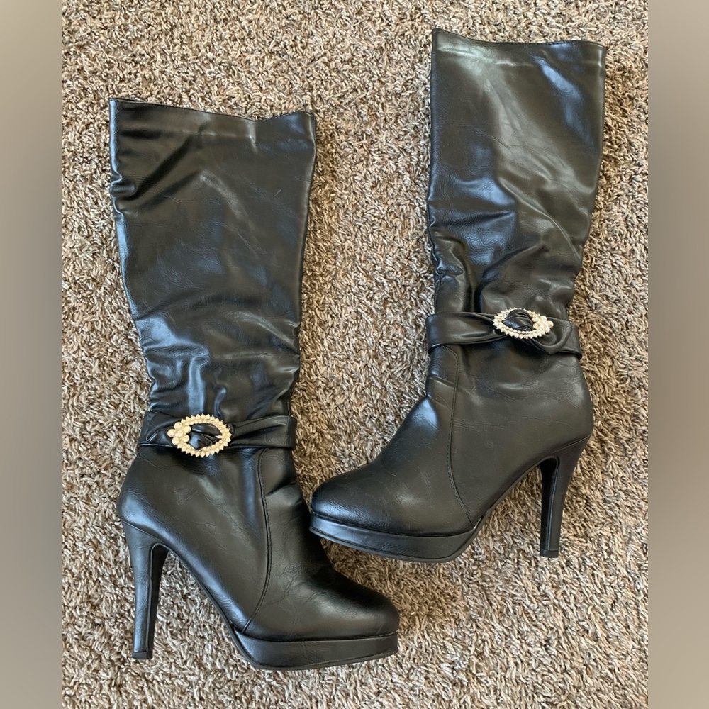 Knee-high boots size 7.5M